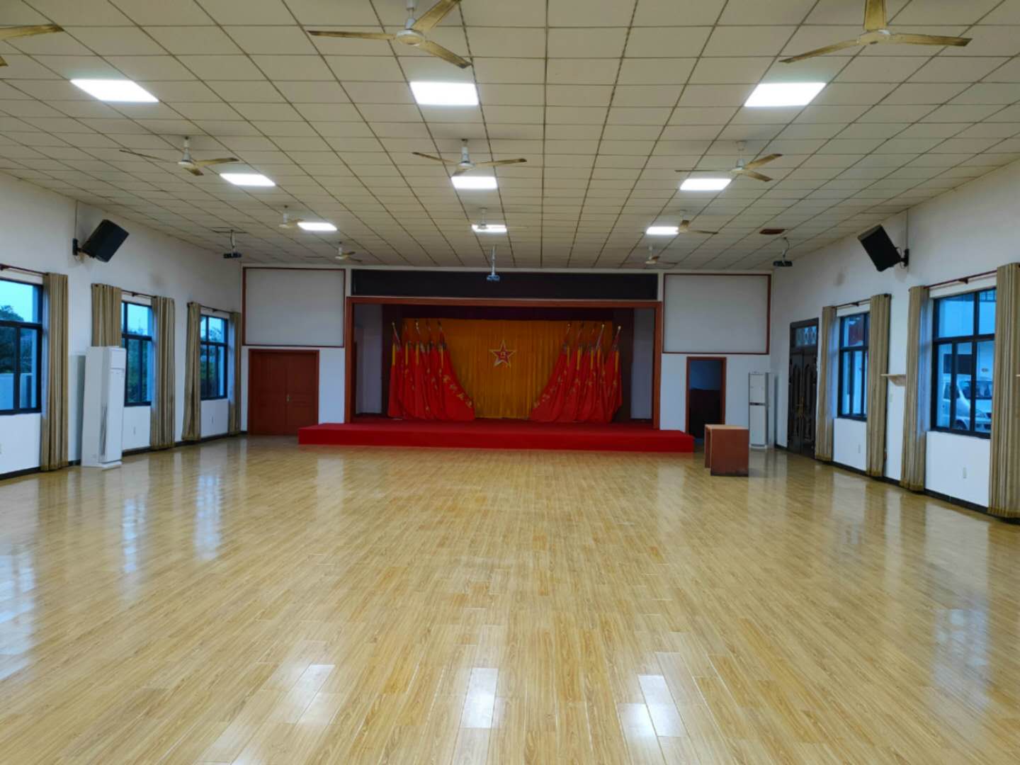 杭州西点400人室内培训会议场地