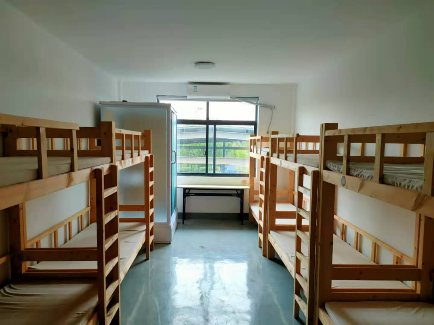 基地高低铺住宿
